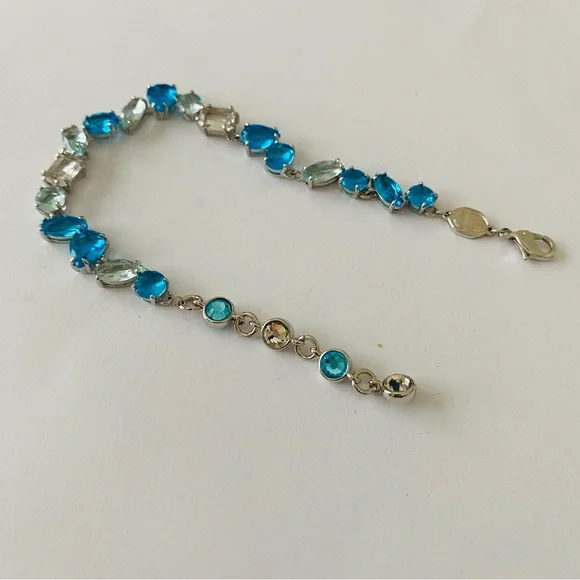 New in Box $249 Swarovski Gema Blue Clear Color Crystals Silver Tone Bracelet - Picture 6 of 8